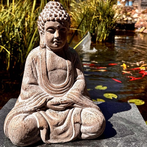 Zement-Buddha Sumana